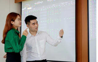 VN-Index tăng 9 điểm trong ngày VHM vụt sáng, vốn hóa VPB vượt CTG