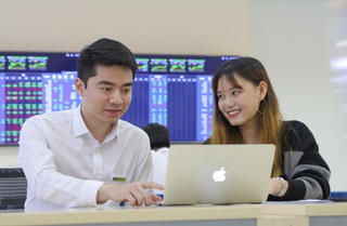 Nhận diện 40 mã tăng 'bốc đầu' 20-50% trong tháng 11 bất chấp VN-Index chỉ nhích 6,4%