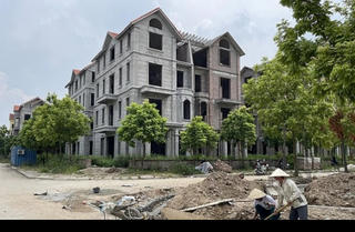 Giải mã tình trạng đóng băng, vướng mắc của thị trường BÐS: Mỏi mòn chờ vốn