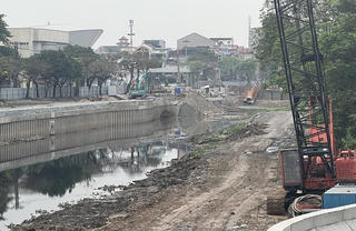Đại công trường trên khúc sông dài 1km gánh 3 dự án hơn 1.400 tỷ đồng