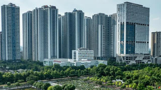 Nguồn cung tăng nhưng giá nhà vẫn “neo đỉnh”, thị trường cần thời gian để “giải nén”