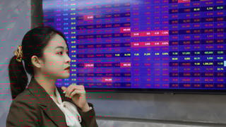 Sắc đỏ bao phủ, VN-Index giảm hơn 10 điểm