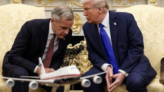 Ông Trump dọa áp thêm 10% thuế với Canada vì một đoạn quảng cáo