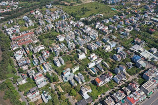 Giá nhà đất thổ cư Hà Nội tăng 28% trong năm qua, giao dịch lao dốc 