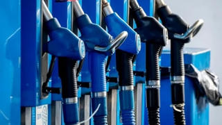 Giá dầu thế giới giảm nhẹ