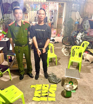 Phát hiện 20 kg bạc giấu trong giày, vận chuyển trái phép qua biên giới