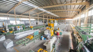 Chuẩn đối sánh: Công cụ giúp doanh nghiệp nhôm kính bước nhanh hơn trong cuộc đua năng suất và chất lượng