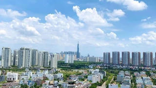 Thị trường bất động sản 2026: Hà Nội giữ nhịp vững, TP.HCM bứt tốc trở lại