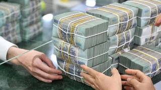 Tiền gửi tăng kỷ lục, tiến sát 16,2 triệu tỷ đồng