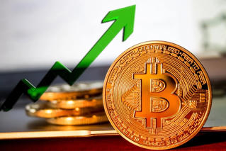 Bitcoin tăng mạnh trở lại sau đợt bán tháo: Mừng hay lo?