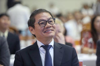 Doanh nghiệp địa ốc tỷ phú Trần Bá Dương vừa rời ghế Chủ tịch kinh doanh ra sao?