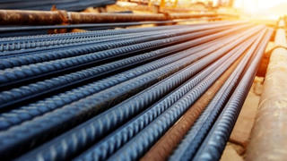 Giá thép hôm nay tiếp đà giảm