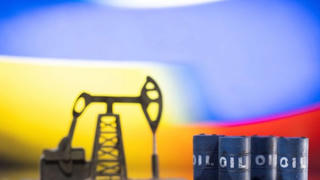 Giá dầu thế giới tiếp tục giảm