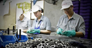 Xuất hiện doanh nghiệp có cổ phiếu "trà đá" nhưng trả cổ tức cao ngất ngưởng, đang chơi với cả Honda, Yamaha, Piaggio...