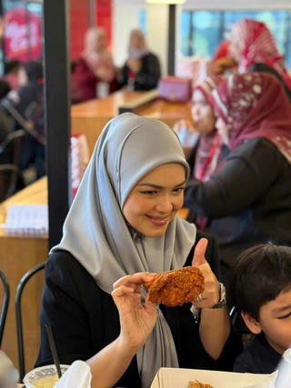 Giữa làn sóng tẩy chay, Malaysia tự tạo ra "McDonald's" của riêng mình