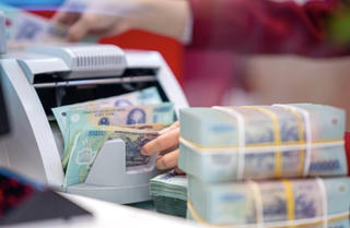 Ngân hàng đồng loạt tăng lãi suất huy động, cuộc đua hút vốn nóng trở lại