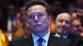 Người đầu tiên trên thế giới sở hữu khối tài sản hơn 700 tỷ USD