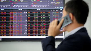 Áp lực bán gia tăng, VN-Index giảm 13 điểm