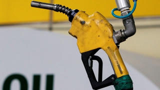 Giá dầu thế giới tiếp tục tăng