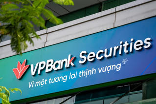 Cuộc đua môi giới HoSE 2025: VPBankS lần đầu lọt Top 10, Vietcap “vượt mặt” HSC
