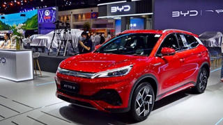 Canada đồng ý giảm thuế xe điện Trung Quốc