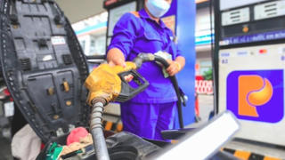 Giá xăng RON 95 giảm về 18.630 đồng/lít