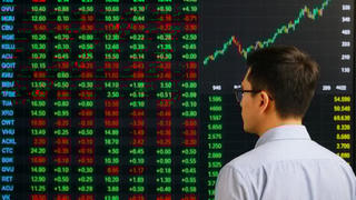 VN-Index tiến sát mốc 1.900 điểm, cổ phiếu bất động sản dẫn dắt dòng tiền