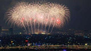 Từ Phú Quốc, Đà Nẵng, Sun Group mang cả bầu trời pháo hoa đỉnh cao ra Thủ đô