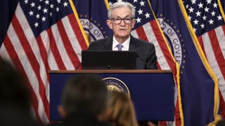 Fed giữ nguyên lãi suất bất chấp sức ép từ Tổng thống Trump