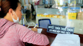 Năm 2026, mức thu nhập từ tiền lương, tiền công bao nhiêu phải nộp thuế TNCN?