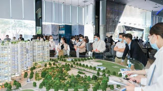 Lãi suất thả nổi leo cao, người mua nhà “ngộp thở”