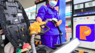 Giá xăng RON 95 tăng lên 18.880 đồng/lít