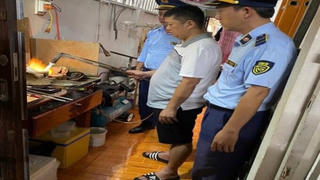 An Giang Tiêu hủy sản phẩm kim loại màu vàng giả mạo nhãn hiệu CHANEL