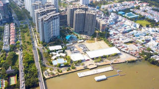 Nhà đầu tư địa ốc âm thầm “xả hàng” để giảm áp lực tài chính