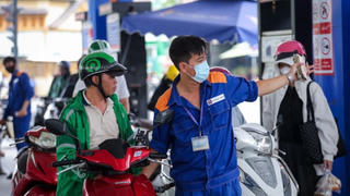 Thủ tướng: Không để trục lợi chính sách, lợi ích nhóm trong điều hành giá xăng dầu