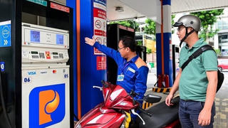 Rà soát và giảm các loại thuế, phí liên quan đến xăng dầu