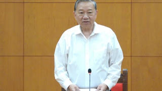 Tổng Bí thư: Cần chiến lược tái cơ cấu nền kinh tế, từng bước cân bằng cán cân thương mại