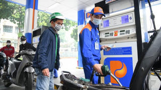 Bộ Tài chính đề xuất giảm 50% thuế bảo vệ môi trường với xăng dầu