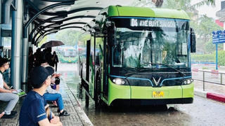 Chính phủ khuyến khích người dân sử dụng phương tiện công cộng, tiết kiệm nhiên liệu