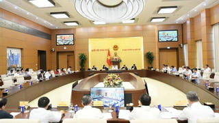 Uỷ ban Thường vụ Quốc hội thống nhất với đề xuất giảm thuế với xăng, dầu, nhiên liệu bay