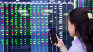 VN-Index tăng hơn 13 điểm, dòng tiền vẫn chọn lọc giữa các nhóm ngành