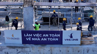 Không khí chưa từng có tại công trường KĐT Thể thao Quốc tế Hà Nội: Người dân địa phương háo hức tìm cơ hội “đổi đời”