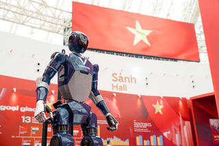 Nóng: Vingroup rót hàng chục triệu đô la sang Mỹ làm robot hình người
