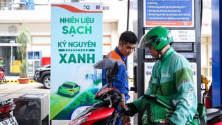 Giá xăng giảm gần 1.500 đồng/lít