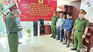 Công ty Kính nhôm Inox Anh Tuấn  buôn bán hàng giả, để ngoài sổ sách 379 tỷ đồng doanh thu
