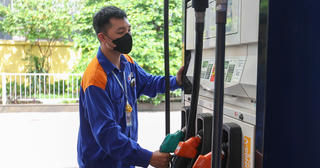 Chốt giá xăng dầu hôm nay 16/6: Dầu thế giới lao dốc, trong nước chờ điều chỉnh