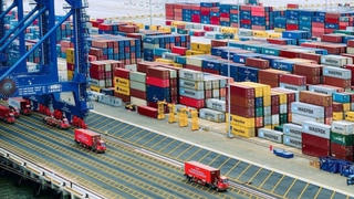 Việt Nam nhập siêu vượt 20 tỷ USD