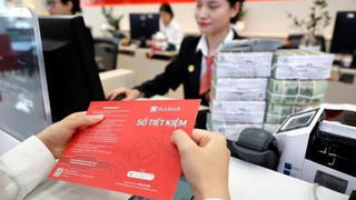 Ngân hàng tung lãi suất trên 9%/năm, cuộc đua hút tiền nóng trở lại