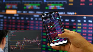 VN-Index giằng co quanh 1.810 điểm, dòng tiền phân hóa mạnh