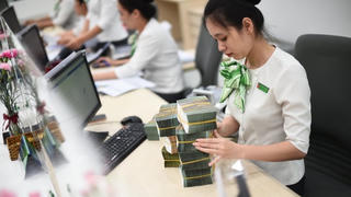 Tiền trong dân còn lớn, vì sao doanh nghiệp vẫn khát vốn?